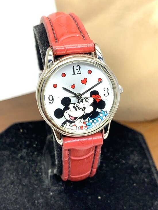 Disney Women\'s Watch Kissing Mickey Minnie Mouse Quartz Red Leather Strap 26mm
